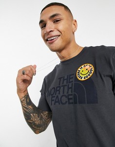 Серая футболка с нашивкой The North Face-Серый