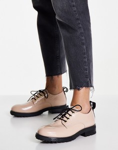 Бежевые лакированные туфли на массивной плоской подошве Love Moschino-Светло-бежевый цвет