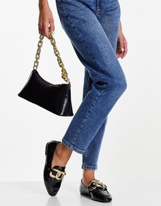 Черные лаковые лоферы с золотистой цепочкой спереди River Island-Черный цвет