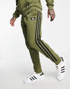 Джоггеры цвета хаки с тремя полосками adidas-Зеленый цвет