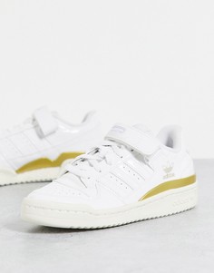 Низкие лакированные кроссовки белого цвета с золотистыми вставками adidas Originals Forum-Белый