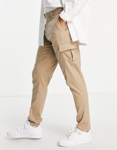 Светло-бежевые зауженные брюки в строгом стиле с карманом карго ASOS DESIGN-Светло-бежевый цвет