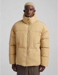 Бежевый пуховик Bershka-Светло-бежевый цвет