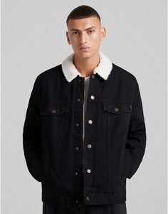 Черная джинсовая куртка с воротником из искусственного меха Bershka-Черный цвет