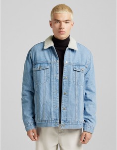 Светло-синяя джинсовая куртка с воротником из искусственного меха Bershka-Голубой