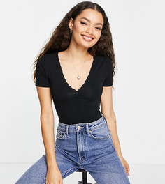 Черное боди с V-образным вырезом, кружевной отделкой и короткими рукавами ASOS DESIGN Petite-Черный цвет