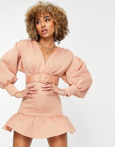 Светло-коралловое платье мини с глубоким вырезом, поясом и оборкой ASOS DESIGN-Разноцветный