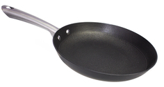 Сковорода чугунная PROFFI KITCHEN CAST IRON PKT0101 с антипригарным покрытием 24 см