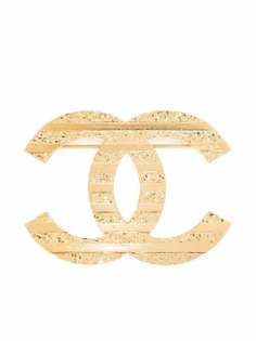 Chanel Pre-Owned брошь 2020-го года с логотипом CC