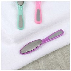 Тёрка для ног, металлическая, с пилкой на ручке, 17 см, цвет микс Queen Fair