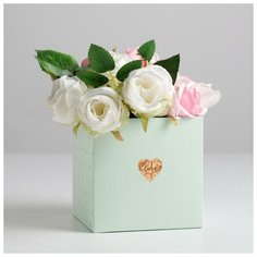 Коробка для цветов с PVC крышкой Love, 12 х 12 х 12 см Дарите счастье