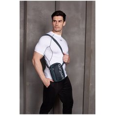 Сумка через плечо Umbro Tech Training Pi Bag. Удобная сумка из полиэстера через плечо с регулируемым ремнем Umbro цвет, темно- серый, размер 22 x 16 x 6,5 см