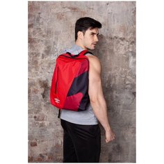 Спортивный рюкзак Umbro Team Training Backpack с одним отделением. Большой рюкзак Umbro для тренировки передним карманом на молнии, красный- белый- черный, 23 литра, 43 х 31 х 17 см