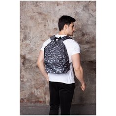 Спортивный рюкзак Umbro Diego Backpack для города. Вместительный рюкзак Umbro для тренировки или учебы с внешним карманом, серый- темно- серый- черный