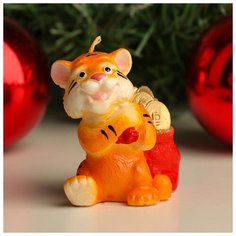Дарим Красиво Свеча новогодняя декоративная "Тигренок с мешком", 5х7,2х7,1 см, микс
