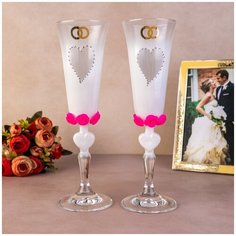 Свадебные бокалы для молодоженов в форме тюльпанов на фигурной ножке с малиновыми розами и сердцами из страз Свадебная мечта