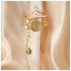 Булавка "Вешалка" с подвесками. цвет белый в золоте 5531581 Сима ленд