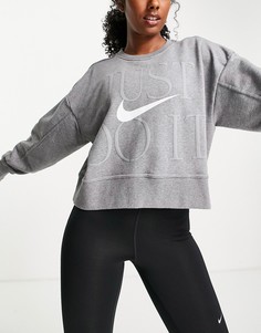Серый укороченный свитшот с круглым вырезом и логотипом Nike Training Dri-FIT