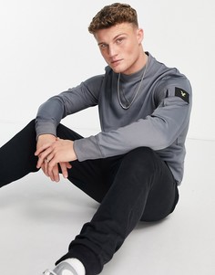 Серый свитшот с нашивкой с логотипом на рукаве Lyle & Scott