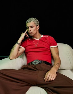 Красная облегающая футболка с начесом и контрастной окантовкой кремового цвета ASOS DESIGN-Красный