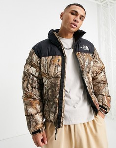 Куртка в стиле ретро с камуфляжным принтом The North Face 1996 Retro Nuptse-Зеленый цвет