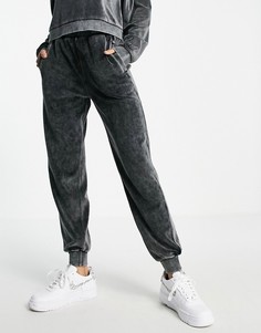 Бархатные джоггеры ледяного черного цвета от комплекта Calvin Klein Jeans-Черный цвет