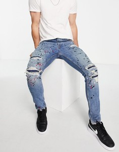 Умеренно-выбеленные эластичные джинсы зауженного кроя со рваной отделкой, заплатками и дизайном в виде брызг краски Topman-Голубой