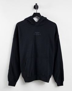 Худи черного цвета с небольшим текстовым принтом по центру Abercrombie & Fitch-Черный цвет