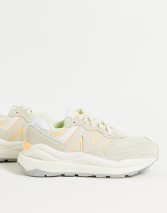 Замшевые кроссовки кремового/персикового цвета New Balance 57/40-Светло-бежевый цвет