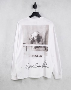 Серый oversized-лонгслив с принтами Тупака ASOS DESIGN