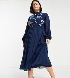 Приталенное плиссированное платье миди темно-синего цвета с высоким воротником, длинными рукавами и вышивкой ASOS DESIGN Curve-Темно-синий