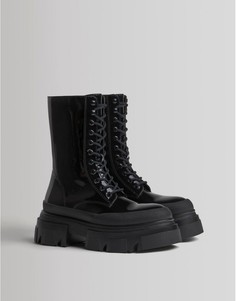 Черные лакированные высокие байкерские ботинки до икры со шнуровкой на толстой подошве Bershka-Черный цвет