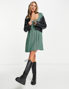 Платье мини в стиле бэби долл с длинными рукавами, завязками и зелено-черным узором «гусиная лапка» ASOS DESIGN-Зеленый цвет