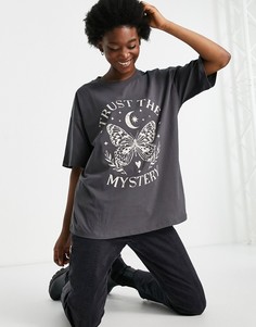 Oversized-футболка темно-серого цвета с принтом с бабочкой ASOS DESIGN-Серый