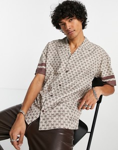 Рубашка светло-коричневого цвета с короткими рукавами, принтом монограмм и отложным воротником Mennace-Коричневый цвет