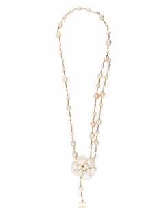 Chanel Pre-Owned колье Camélia 2002-го года с жемчугом