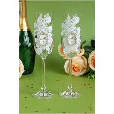 Свадебные бокалы для шампанского молодоженов в форме тюльпан "Мелодия любви" с декором из кружева, c деревянной рамкой и кристаллами Сваровски, 2 штуки Свадебная мечта
