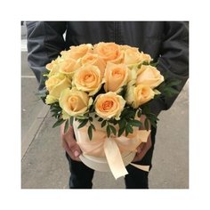 Коробки с цветами. Розы. Кремовые ( Бежевые ) 19 шт. N125 Flowerstorg