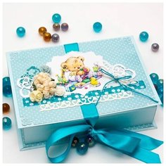Шкатулка с мамиными сокровищами "Медвежонок" для хранения памятных мелочей новорожденного сына, из картона с декором в голубой гамме, с маленькими коробочками, атласным синим бантом и аппликацией Свадебная мечта
