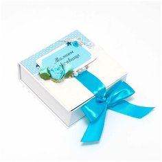 Набор Memory Box для маминых сокровищ "Морской бриз" для мальчика, для хранения бирочки из роддома, первого зуба, локона новорожденного сына, с голубой атласной лентой и латексными розами, перламутровыми бусинами Свадебная мечта