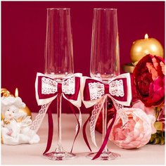 Свадебные бокалы для молодоженов ручной работы "Марсала" с кружевом айвори и атласными бантами в винных оттенках Свадебная мечта