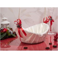Свадебная корзина для лепестков и подарков молодоженам "Триумф" с декором ручной работы из белого атласа, белого кружева, с красными бантами и украшением из шишек и ягодок
