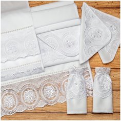 Венчальный набор для бракосочетания в церкви "Жемчужный" с рушниками, салфетками и мешочками для свечей из белого габардина с кружевом, вышитыми розами и перламутровыми бусинами, 7 предметов Свадебная мечта