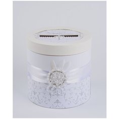 Коробка для денег с прорезью на крышке "Королевская" белого цвета с узорами, атласной лентой, белыми перышками, хрустальными и жемчужными бусинами Свадебная мечта