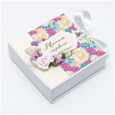 Memory box - коробочка для маминых сокровищ "Весенние цветы" - для первой пустышки, локона, бирочки из роддома и других предметов для новорожденной дочки, с латексными розами, цветочным декором в розовых тонах и белой атласной лентой Свадебная мечта