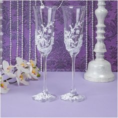 Свадебные бокалы для молодоженов "Глория" в форме флейты с декором из белого кружева и узорами из сверкающего бисера Свадебная мечта