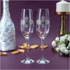 Свадебные бокалы для молодоженов "Серебристые узоры" с красивым орнаментом на чаше и брошью из сверкающих страз, 2 штуки Свадебная мечта