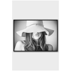 Постер на стену для интерьера Postermarkt Девушка в шляпе, постер в черной рамке 50х70 см, постеры картины для интерьера в черной рамке