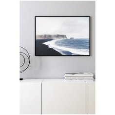 Постер в рамке Postermarkt "Черный берег", 40х50 см