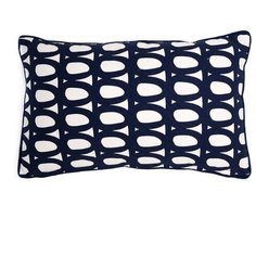 "Чехол для подушки с принтом Twirl темно-синего цвета и декоративной окантовкой, 30х50 см" Tkano